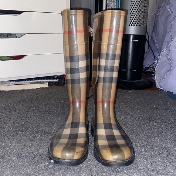 Classic Burberry patterned rain boots - Picture 4 of 6